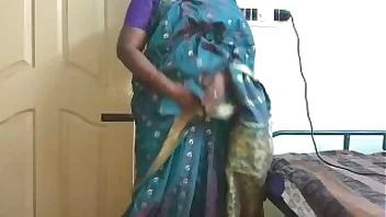 Amateur Indian Porn Videos: Cheating wife Vanitha in blue saree with big boobs and shaved pussy